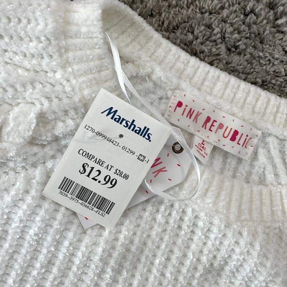 NWT: White sweater with shoulder detail - Picture 2 of 3